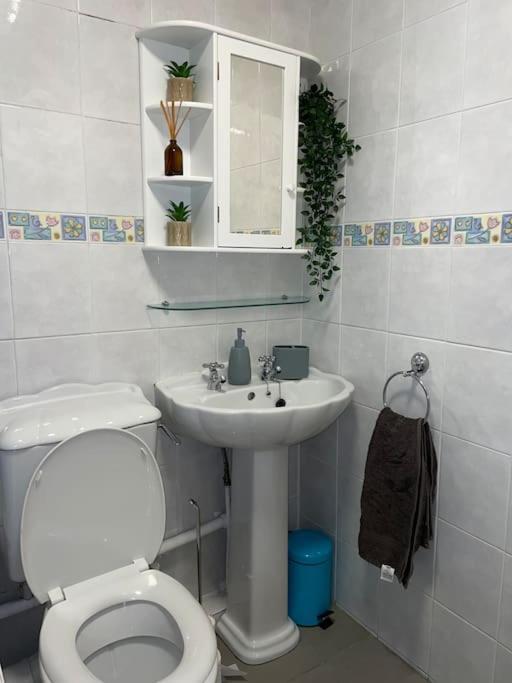 Princess 3 Bedroom House + Offstreet Parking +Wifi Leeds  Zewnętrze zdjęcie